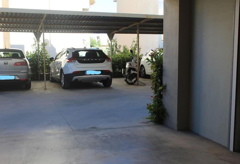 Maria'S Airport Apartment Koropi Esterno foto